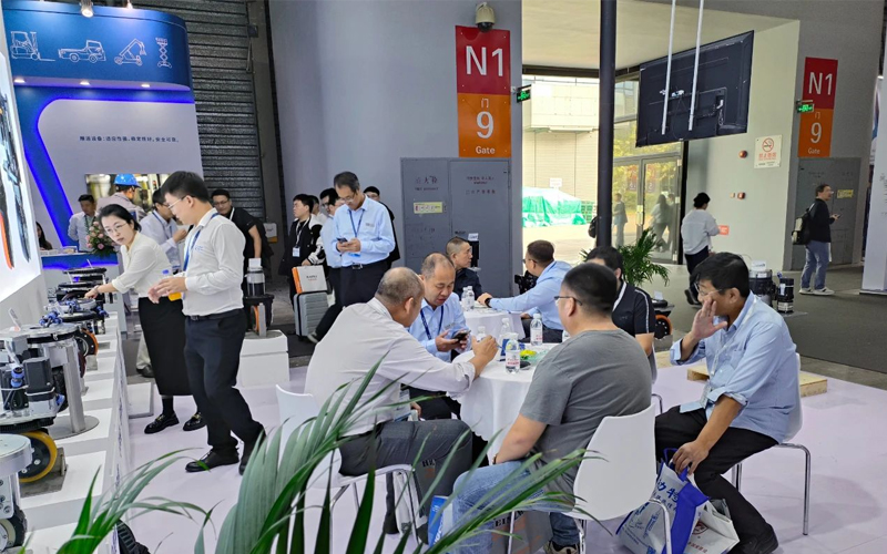 Ausstellungs rückblick: Die Pracht verblasst nie: Ein Blick in die Eleganz von Honest Edrive