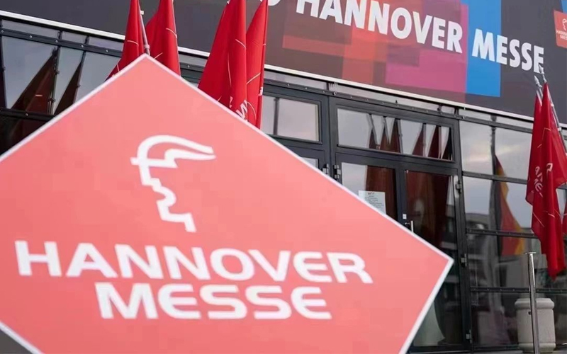 Chinesischer General konsul, Shandong Trade Rep inspizieren Hamburger Ausstellung